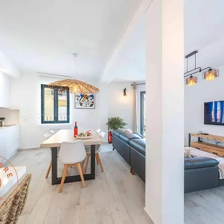 Stylish In Centro - Tcm (adults Only)